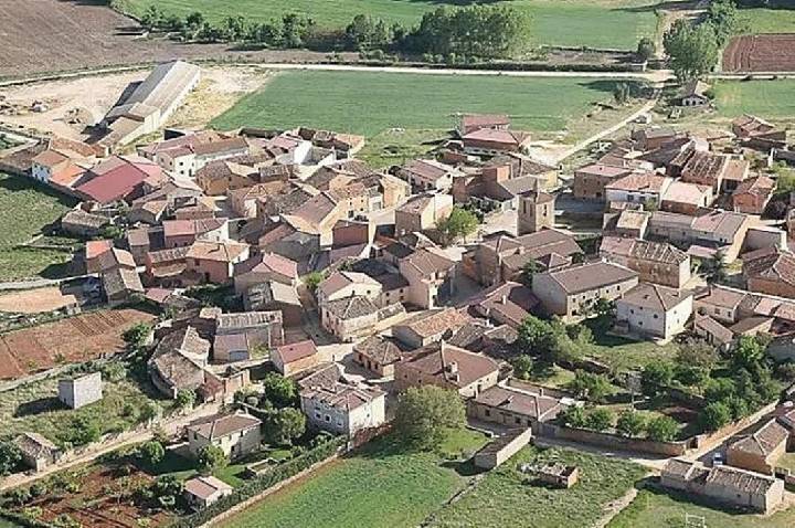 A vila de 40 habitantes que procura novos moradores: oferece casa de graça, emprego e uma nova vida nas montanhas