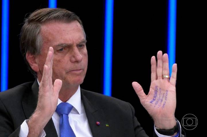 Bolsonaro na Papudinha. Juca Kfouri faz comparação inacreditável
