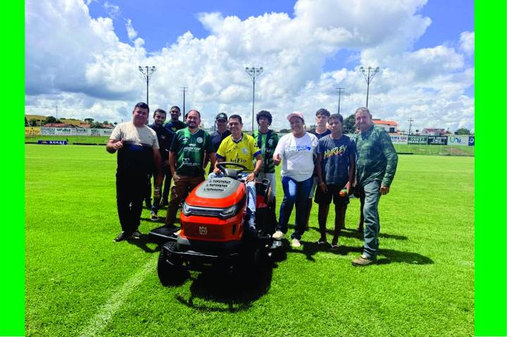 Cássio Góis destinou a Associação Esportiva de Rolim de Moura um trator para manutenção de campos