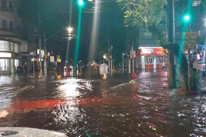 Chuvas fortes e alagamentos: Energisa alerta sobre os riscos de choques elétricos