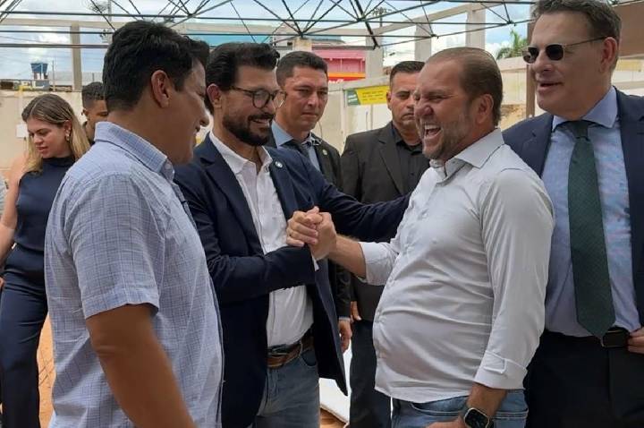 Cirone Deiró acompanha obras da nova rodoviária de Cacoal