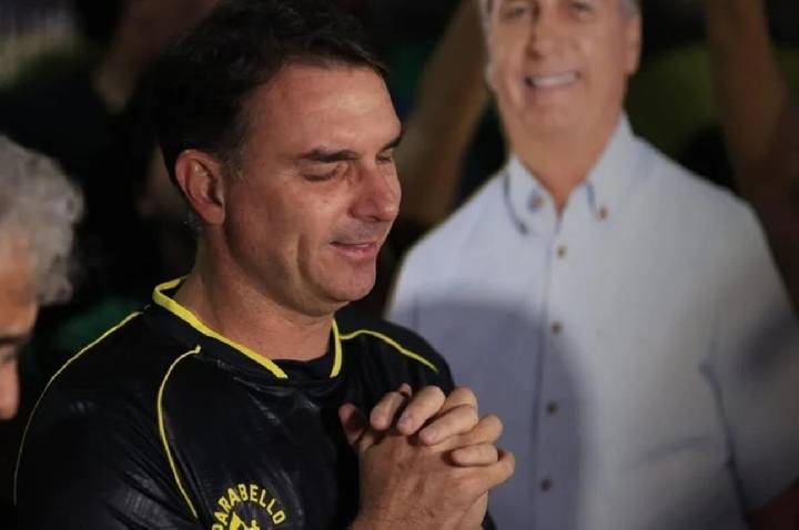 Flávio Bolsonaro diz ter ‘preço’ para recuar e gera incertezas no campo político