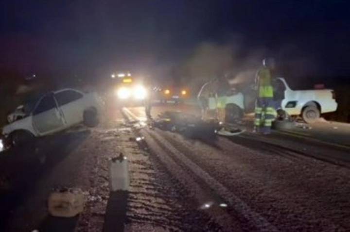 Grave acidente na BR-364 deixa vítimas presas às ferragens na noite deste sábado (11) em Rondônia