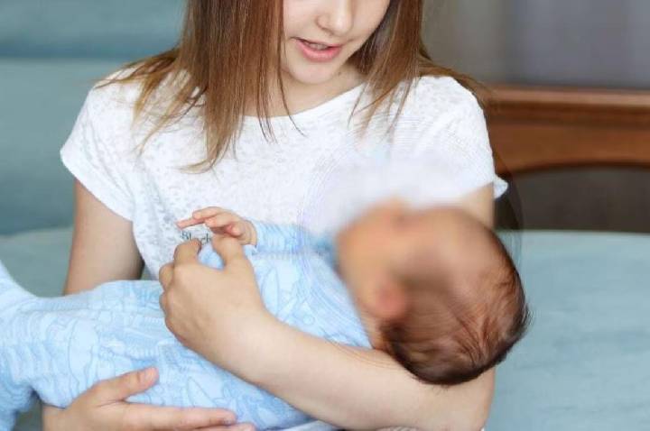 Menina de 10 anos dá à luz e Policia descobre que padrasto estuprou e  e a mãe acobertou