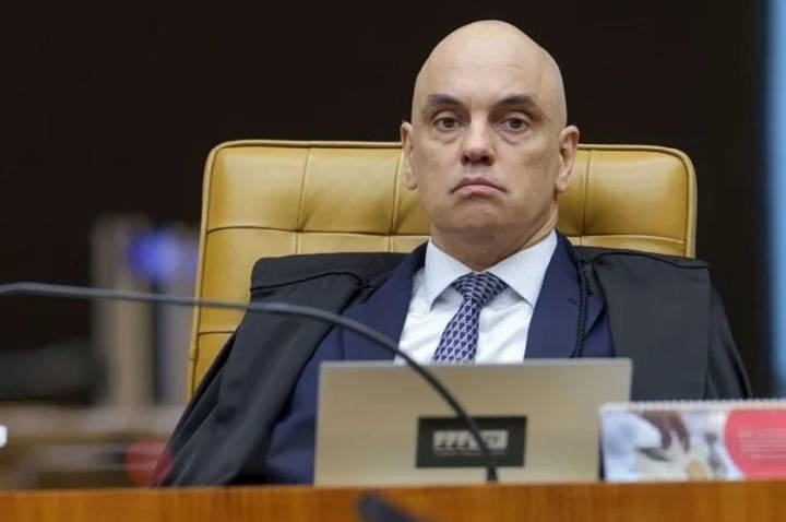 Moraes rejeita pedido de prisão domiciliar a Bolsonaro