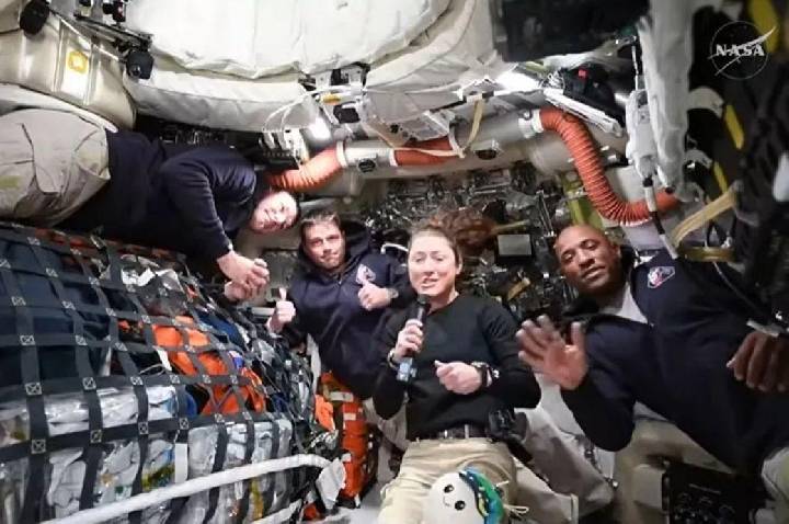 NASA surpreende com imagens inéditas da Terra e da Lua na missão Artemis II