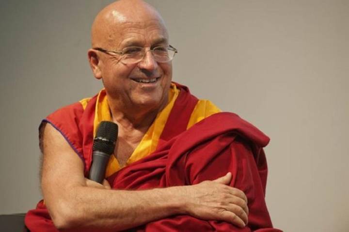 O homem mais feliz do mundo diz que se livrar dessas 3 coisas faz qualquer um ser feliz