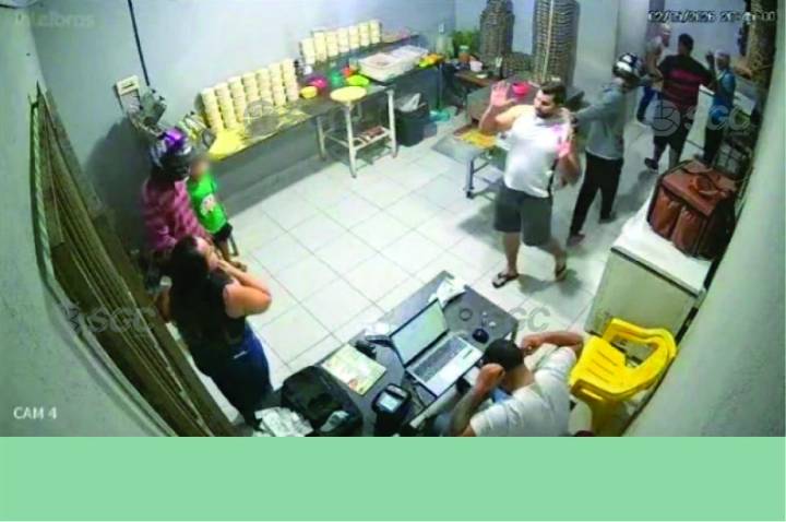 Porto Velho - Criminosos armados invadem pizzaria e fazem clientes viverem momentos de terror em RO