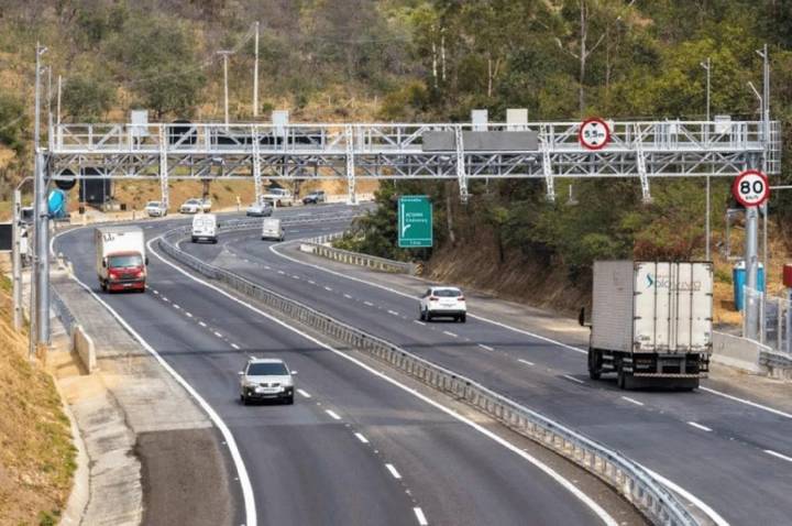 PRATICAMENTE COMPRANDO VOTOS - Tarcísio adia pedágio free flow em 8 rodovias para depois das eleições
