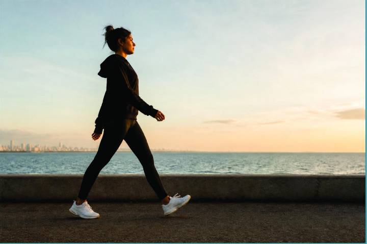 Sair para caminhar em vez de ir para academia ajuda muito, mas só funciona se a caminhada durar no mínimo 30 minutos seguidos, sem interrupções e a uma velocidade de cerca de 5 km/