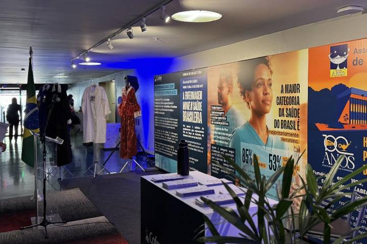 Semana da Enfermagem 2026 ganha exposição na Câmara dos Deputados