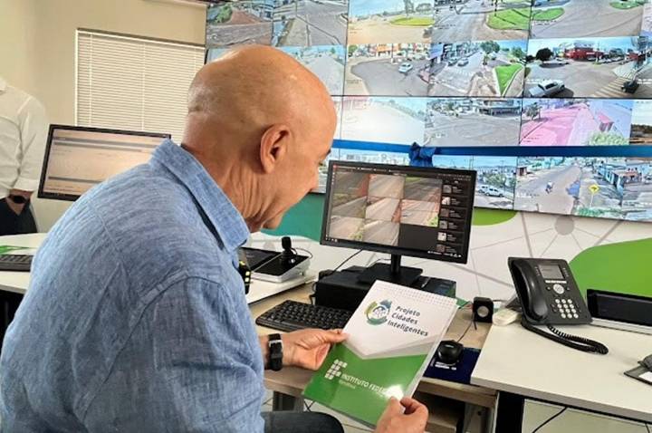 Senador Confúcio Moura entrega Central de Monitoramento do projeto Cidades Inteligentes em Ariquemes