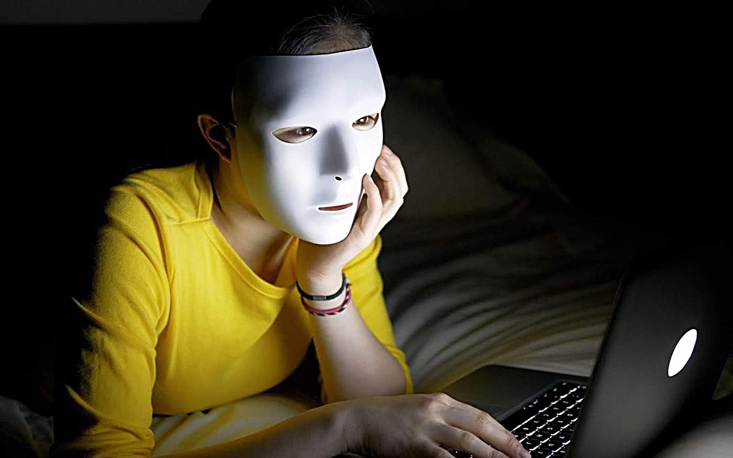 FAcebbok remove 1,3 bilhão de perfis falsos