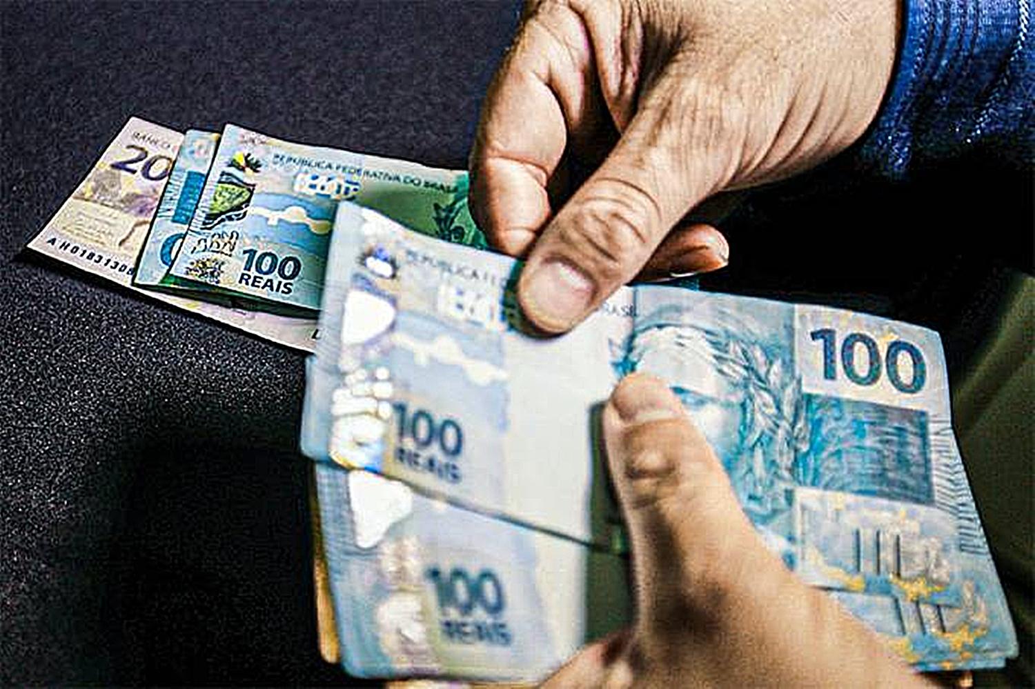 Bolsonaro veta renegociação de dívidas para empresas do Simples e MEIs