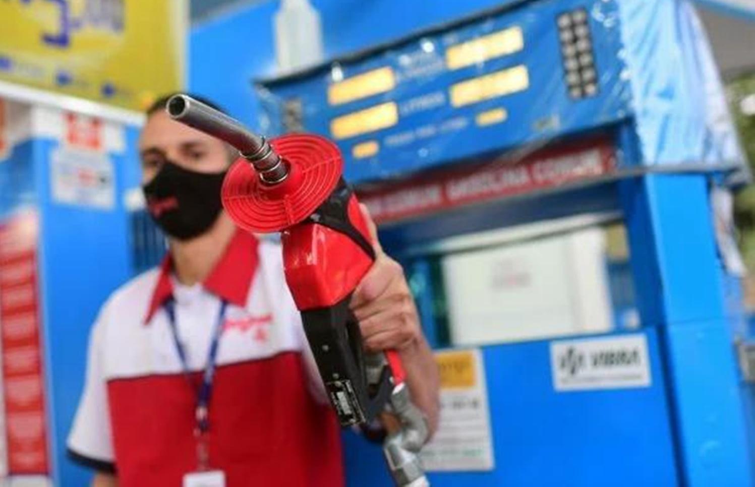 Após 3 semanas caindo, preço da gasolina volta a subir nos postos