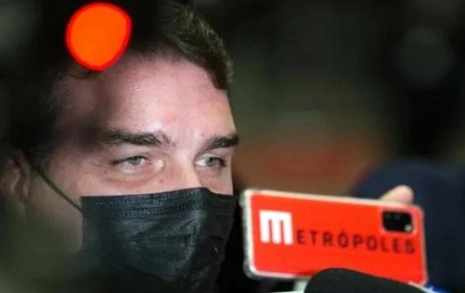 Flávio Bolsonaro é criticado por seguidores: MENTIROSO
