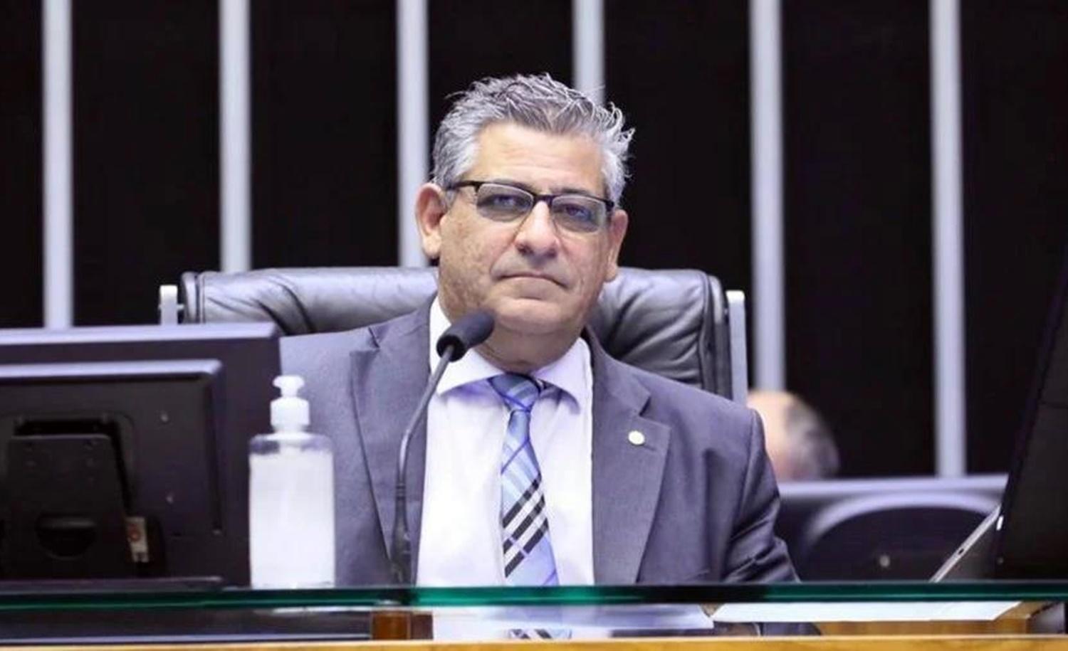 Líder de caminhoneiros na Câmara sobre auxílio: 'Nem R$ 5 mil resolve'