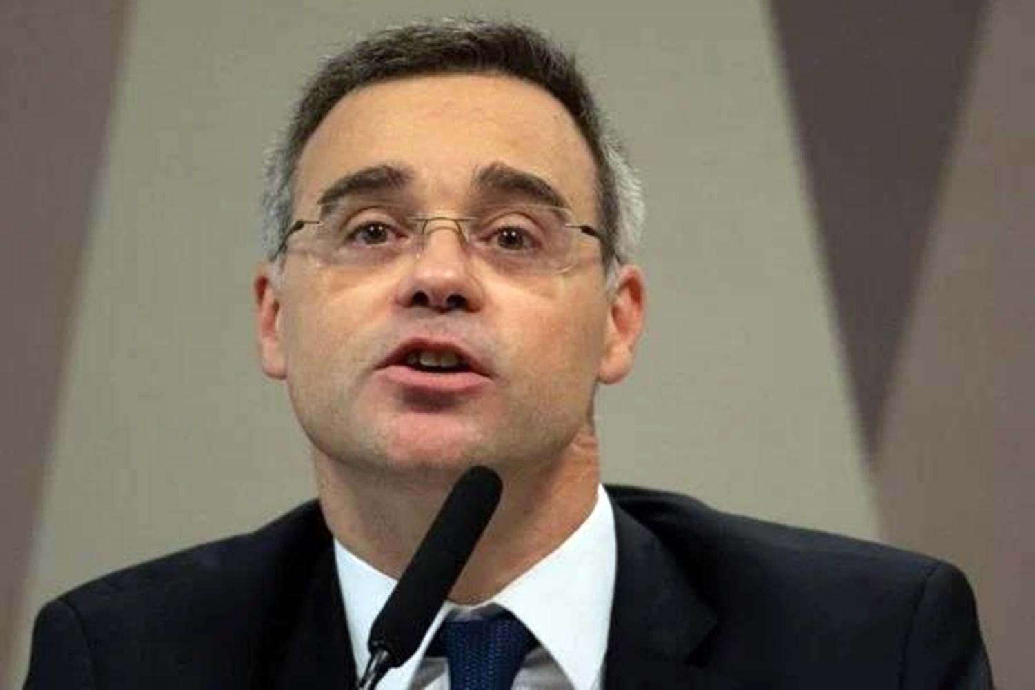 Mendonça manda Petrobras explicar formação de preços dos combustíveis