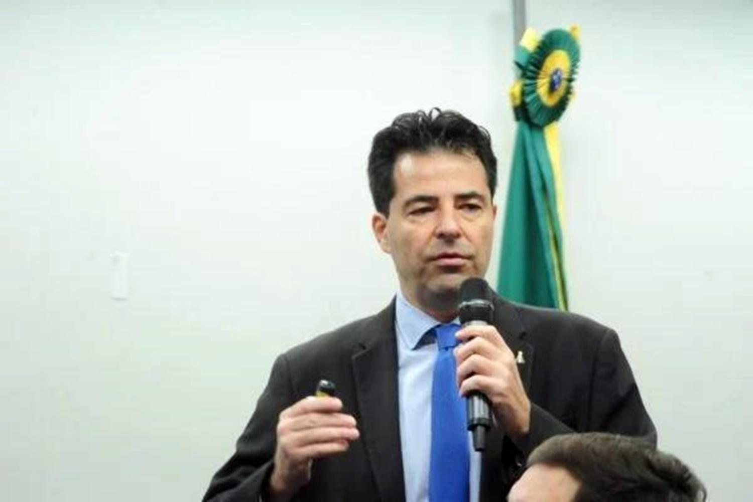 Ministro Adolfo Sachsida: “Não é possível interferir no preço dos combustíveis”