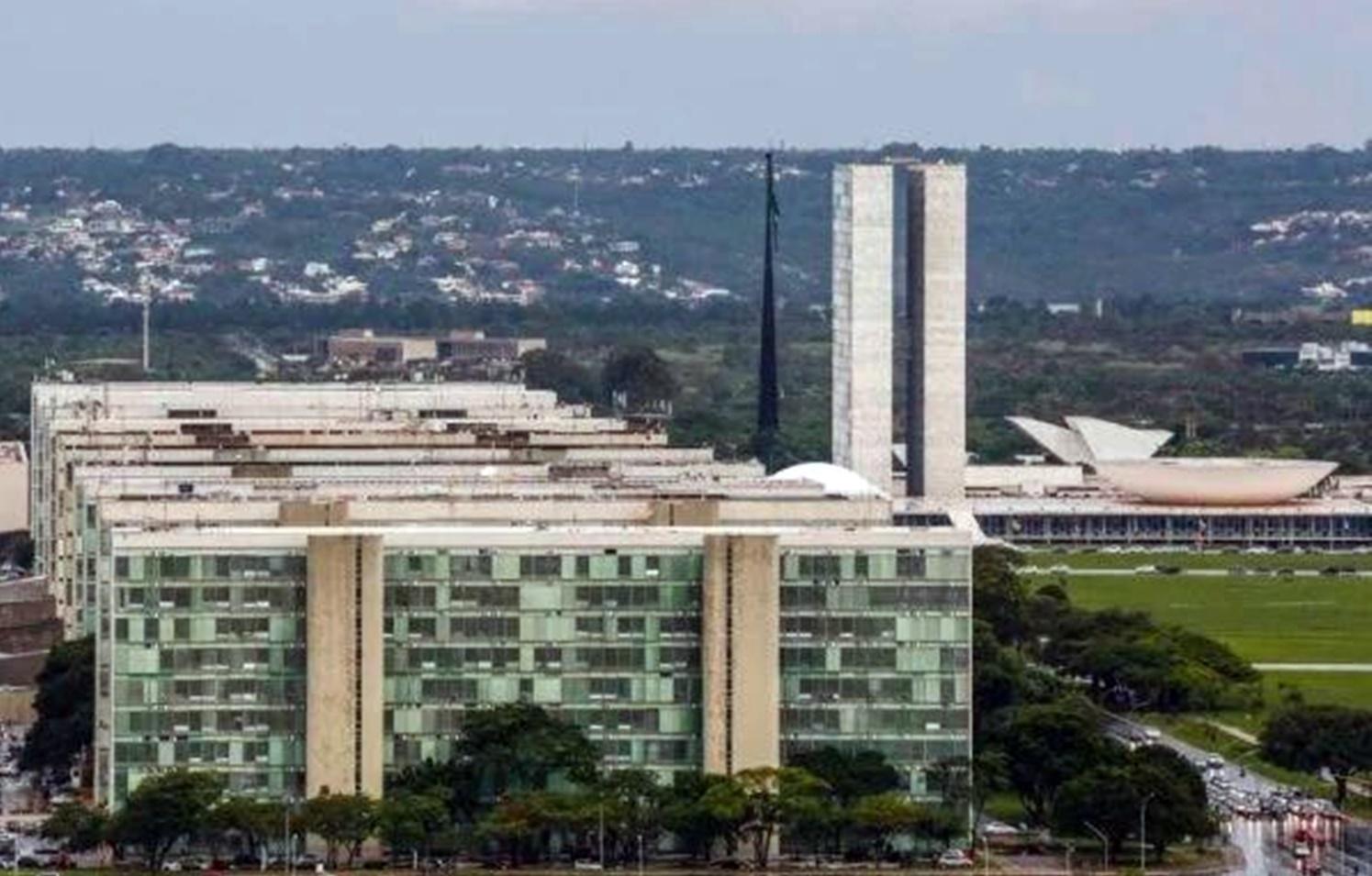 Presidente diz que servidores federais não terão aumento salarial