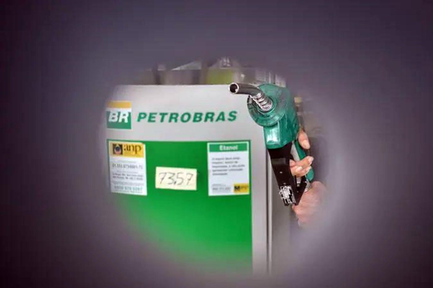 Tanqueiros convocam assembleia após reajuste do diesel: ‘Afronta da Petrobras'