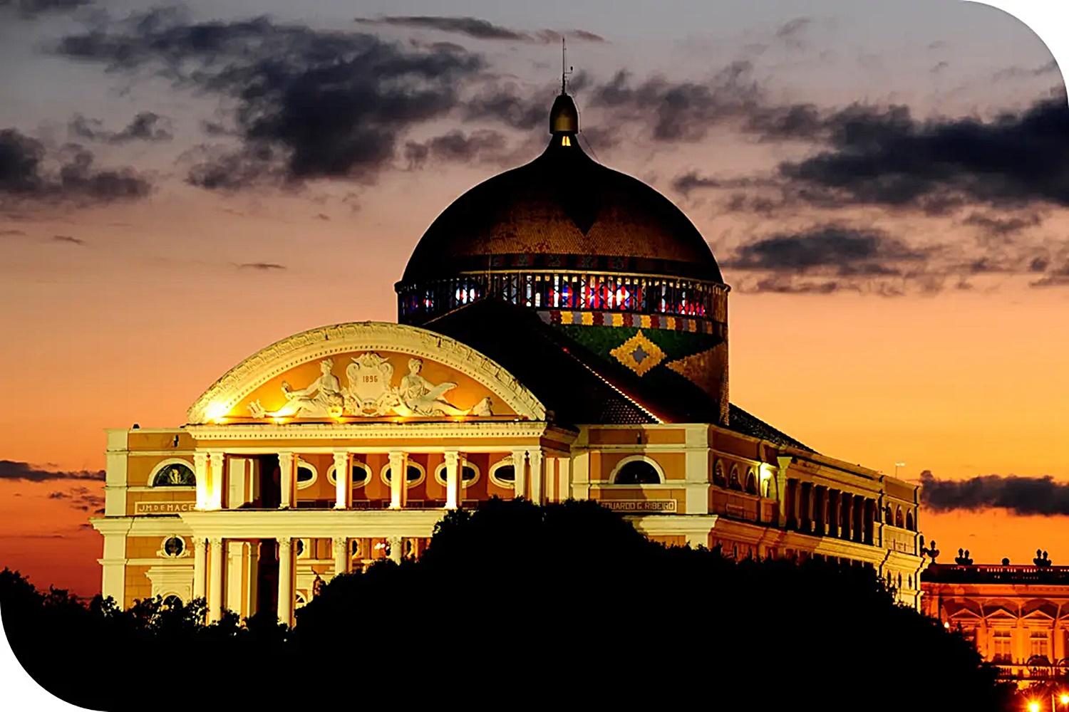 Teatro Amazonas volta a abrir aos domingos para visitação turística guiada