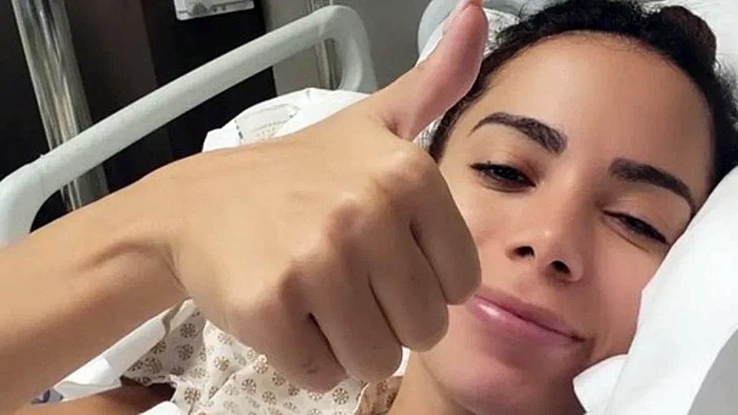 Anitta não tem alta liberada por hospital e segue em observação