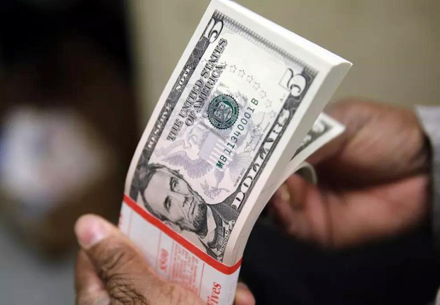 Dólar vai a R$ 5,33 após aprovação de 'PEC Kamikaze' no Senado