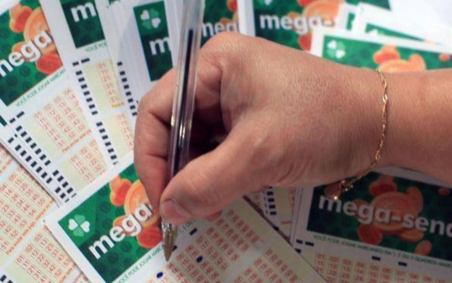 Mega-Sena acumula pela 14ª vez, e prêmio vai a R$ 300 milhões