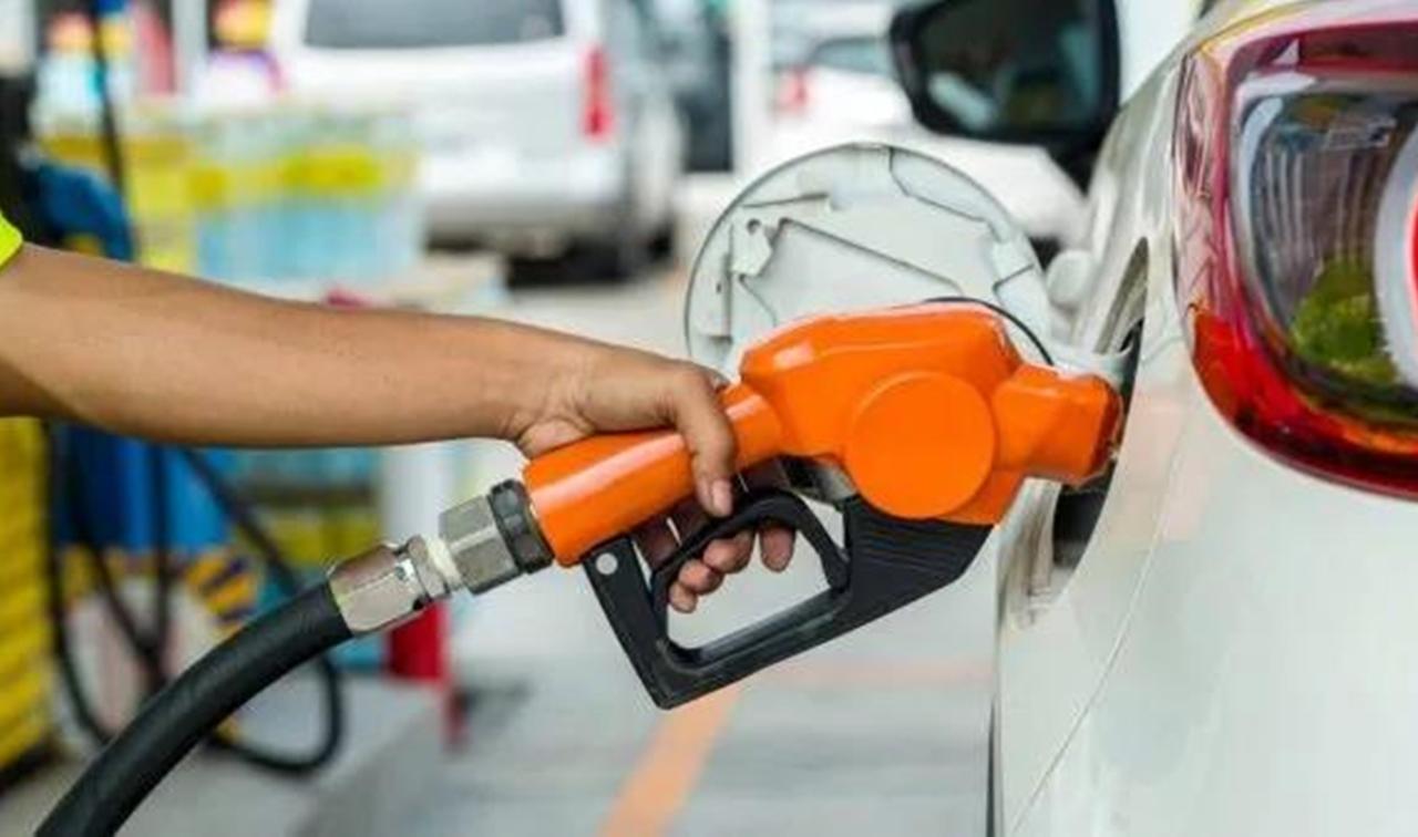 Análise: De repente, a gasolina está barata?