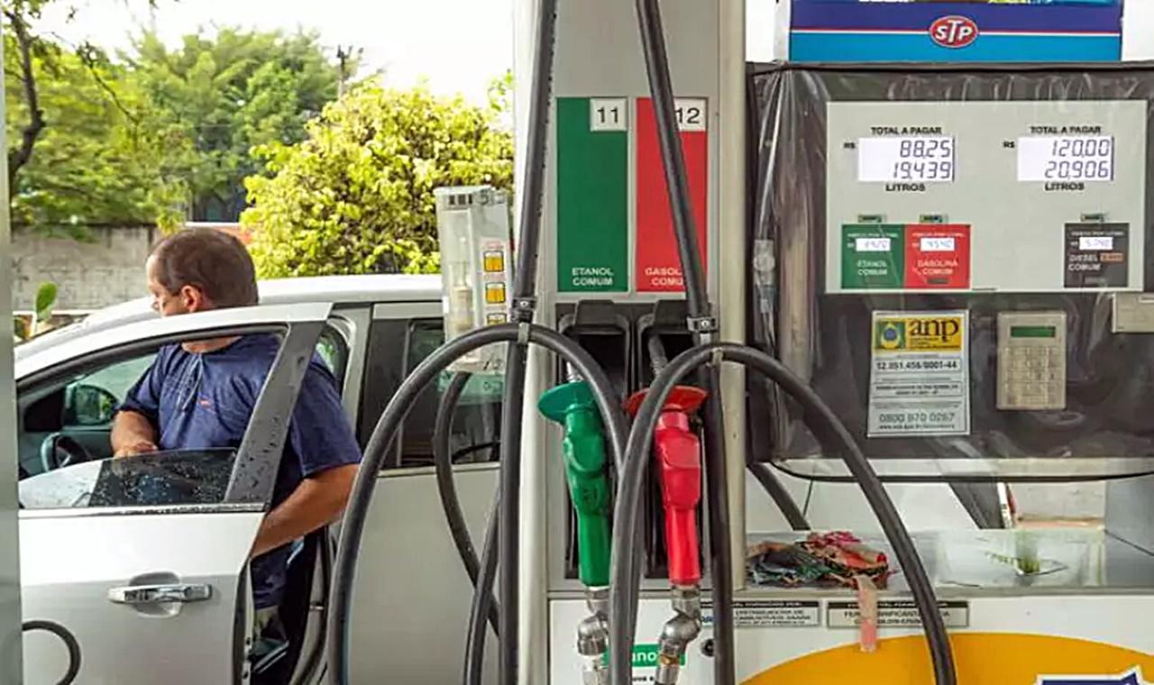 Haddad anuncia aumento do litro da gasolina em R$ 0,47 e do etanol, em R$ 0,02