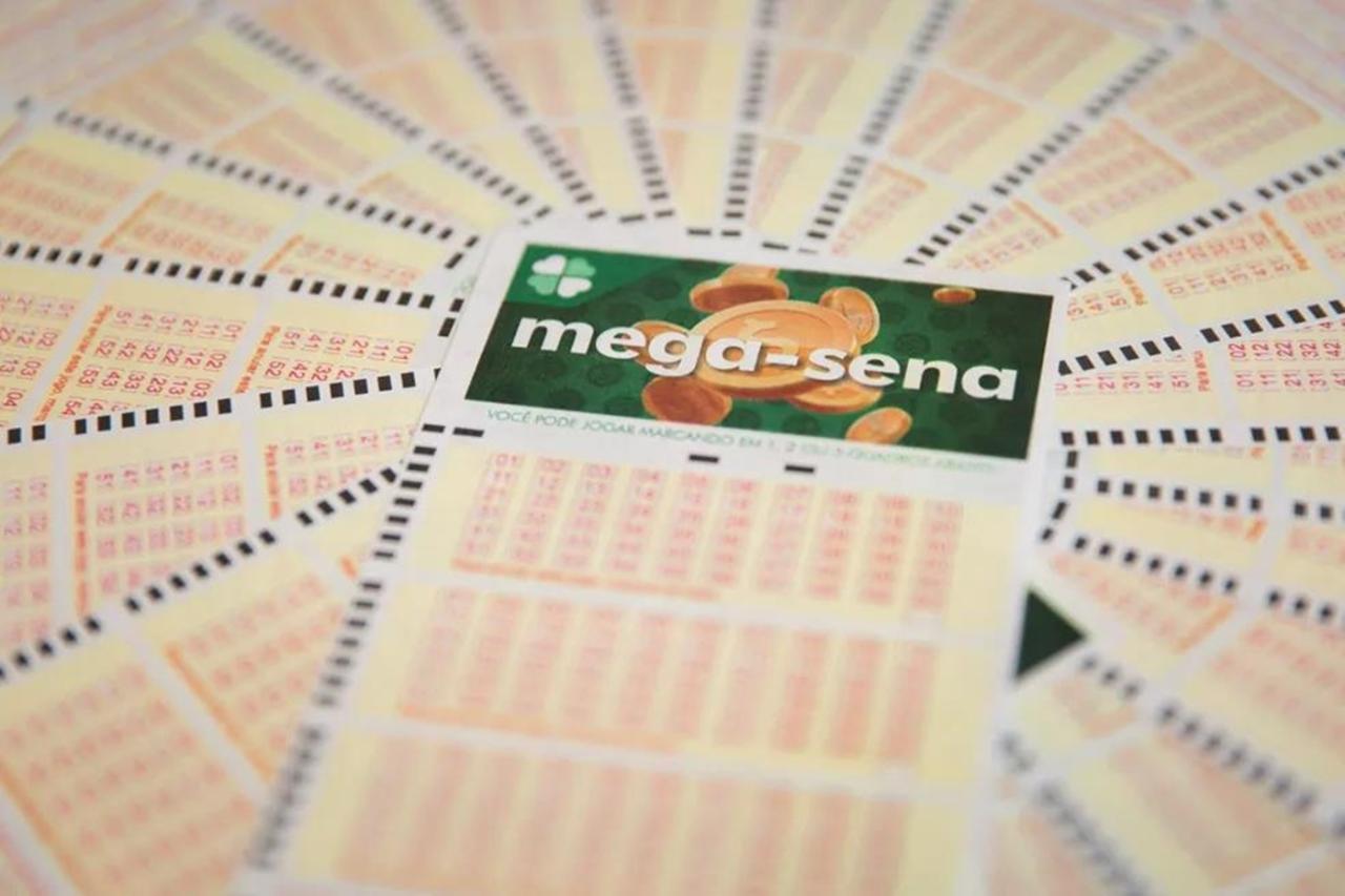 Mega Sena acumula e e prêmio pode passar de  R$ 18 milhões