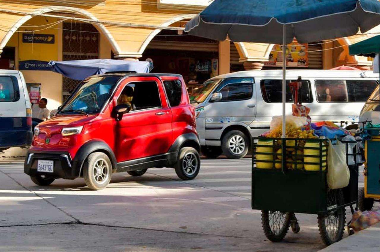 Minicarro elétrico boliviano custa menos de R$ 40 mil e promete conquistar mercado