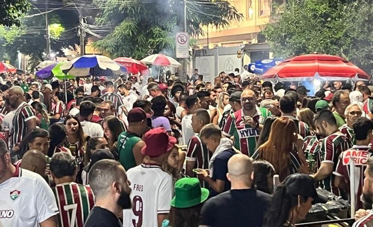 Torcedor do Fluminense é morto a tiros por policial penal em bar lotado no Maracanã