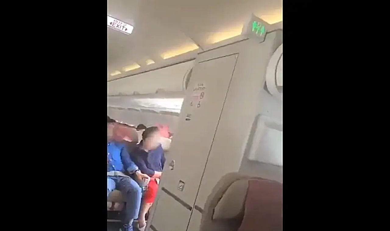 Vídeo: passageiro abre porta de avião em pleno voo na Coreia do Sul