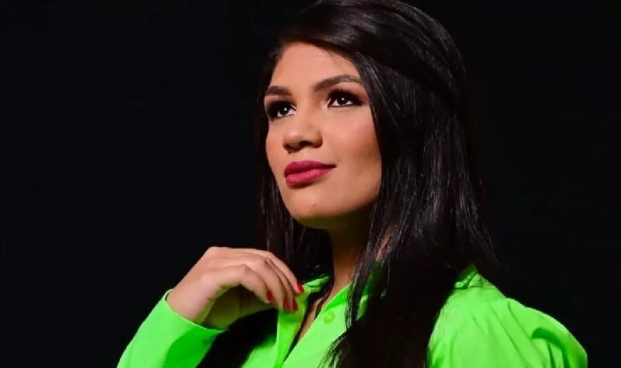 Morre Vivi Araújo, cantora e radialista, em acidente em Goiás