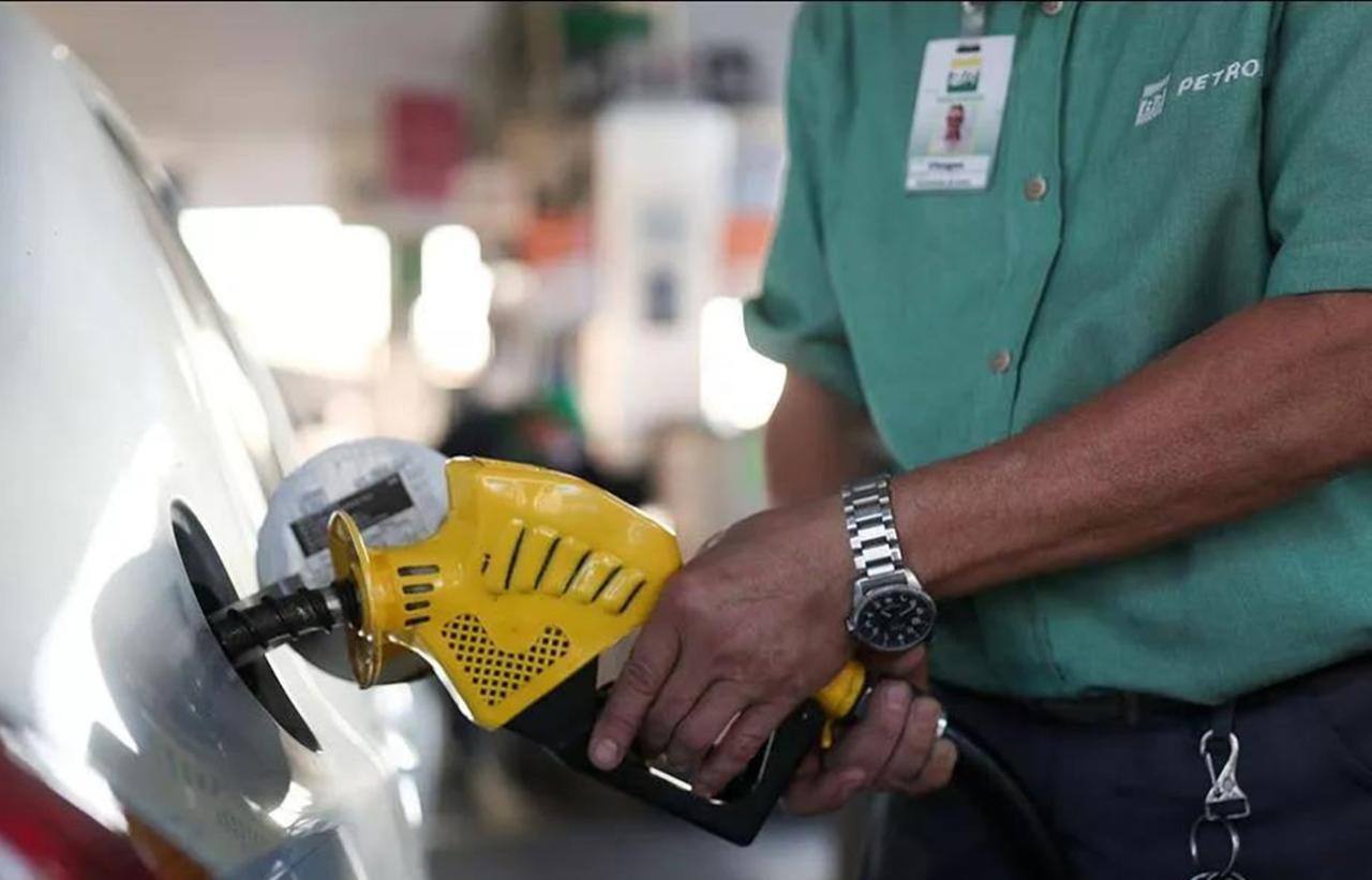 Petrobrás reduz novamente o preço da gasolina e contribui ainda mais para a queda da inflação