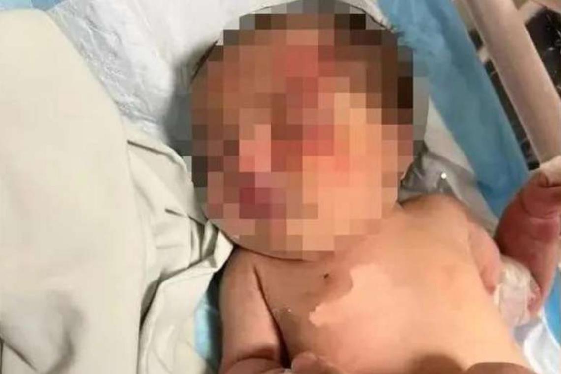 Bebê abandonada é encontrada em sacola carregada por cachorro