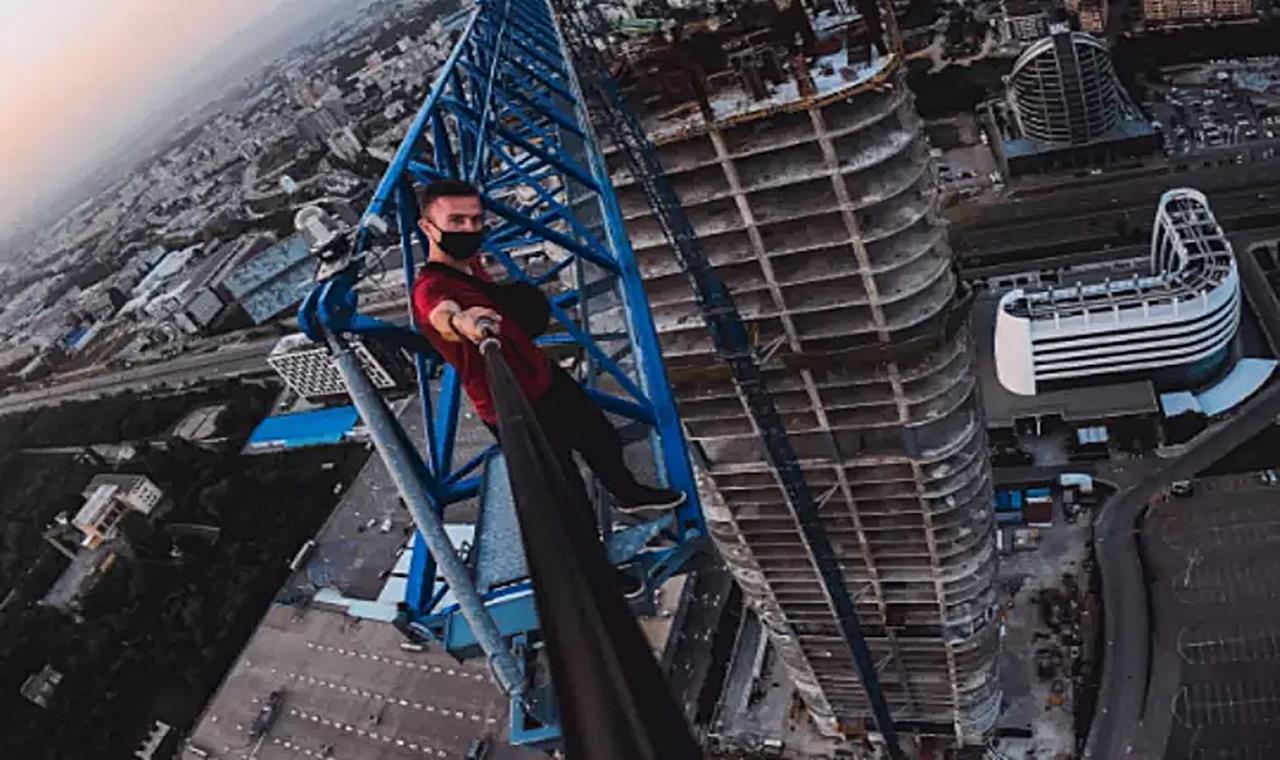 Homem conhecido por escalar prédios morre após cair do 68° andar