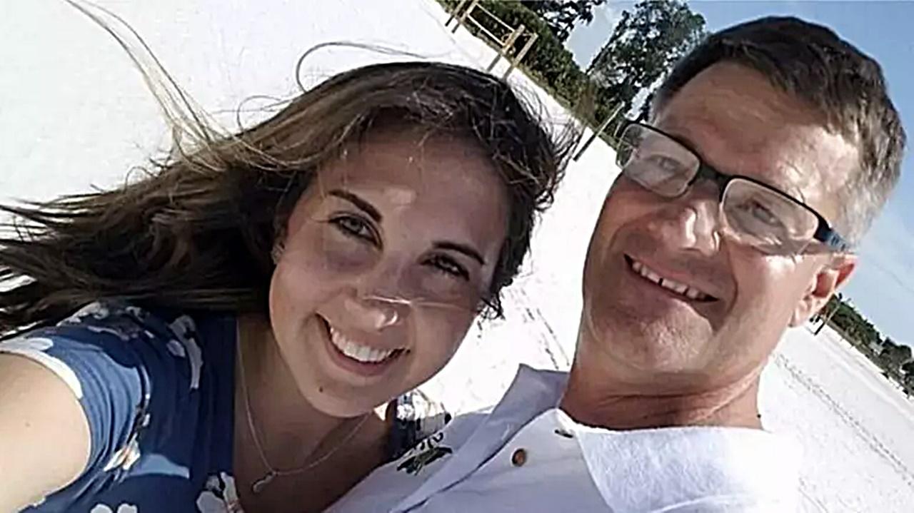Mulher se casa com ex-sogro 36 anos mais velho e tem um filho com ele