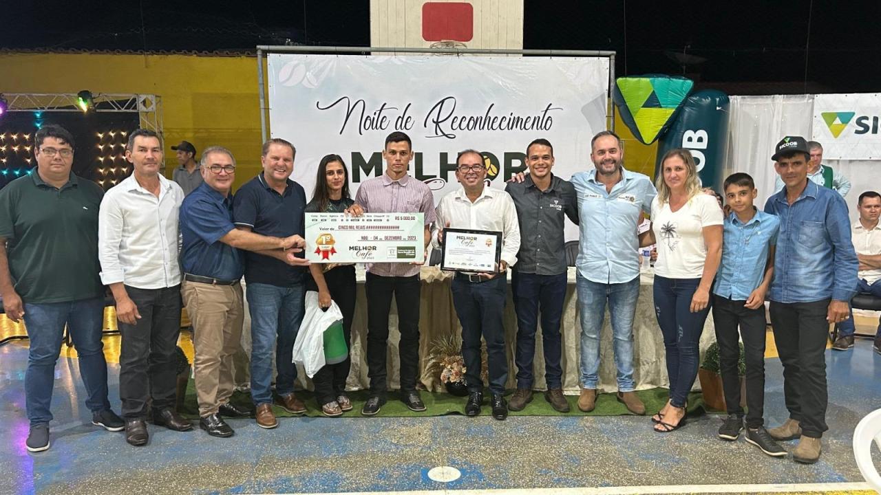 NOVA BRASILÂNDIA -  Cirone Deiró destaca a importância da cafeicultura durante premiação