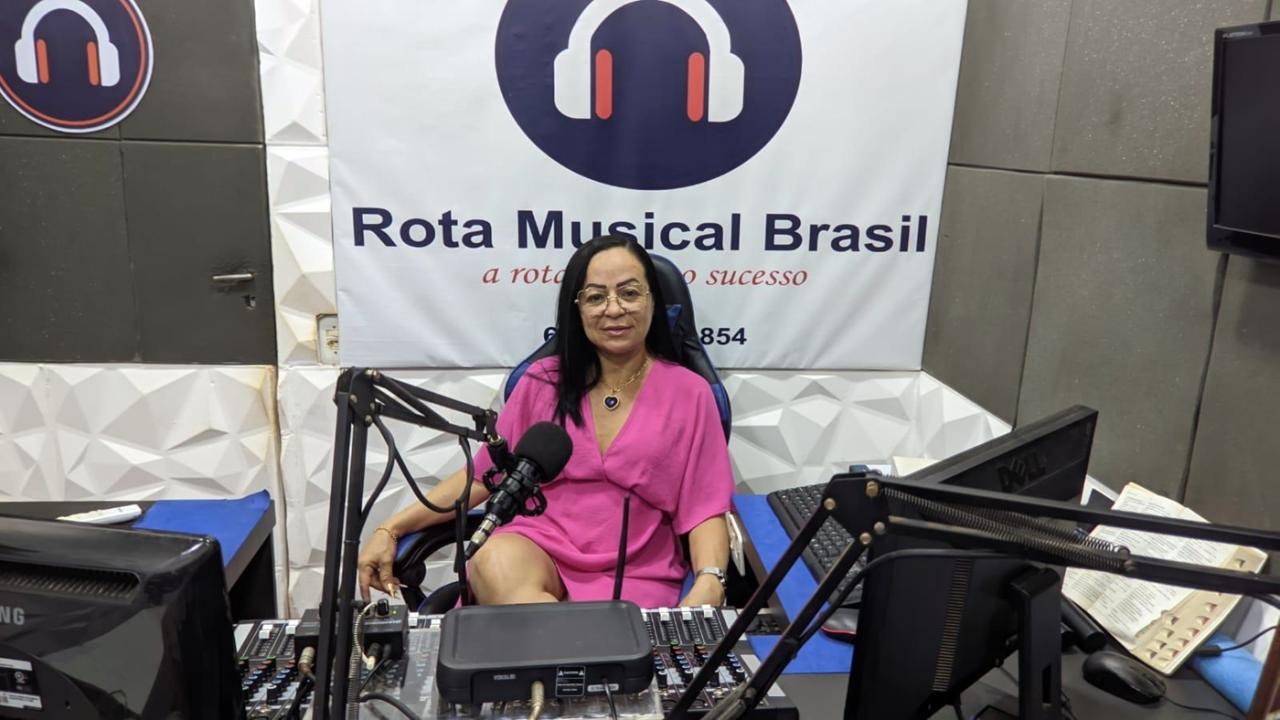 PODCAST CONVERSA COM GLAMOUR – Fleuneide Leocádio recebe prêmio Revelação do Ano