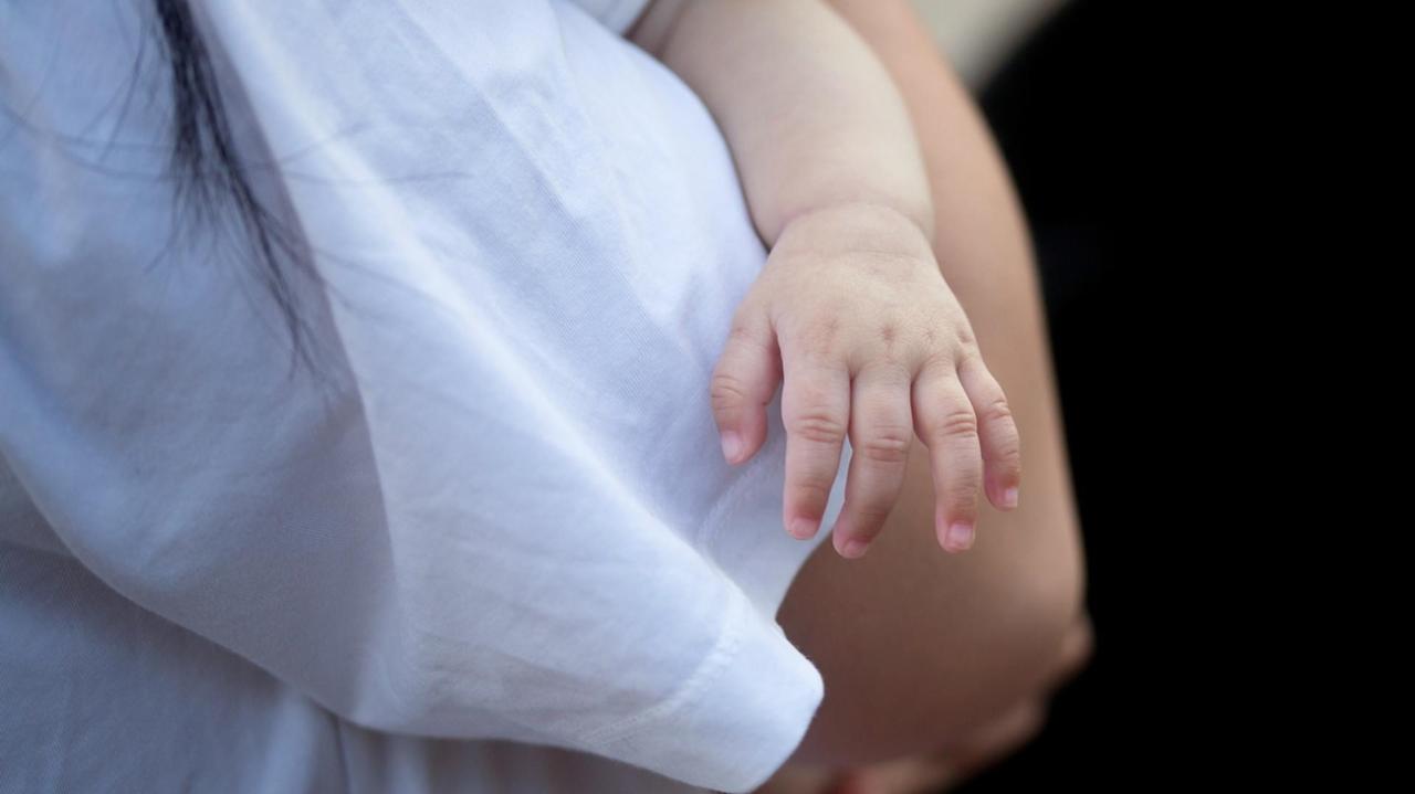 Bebê nasce com quatro rins em Goiás; existem só 100 casos na história