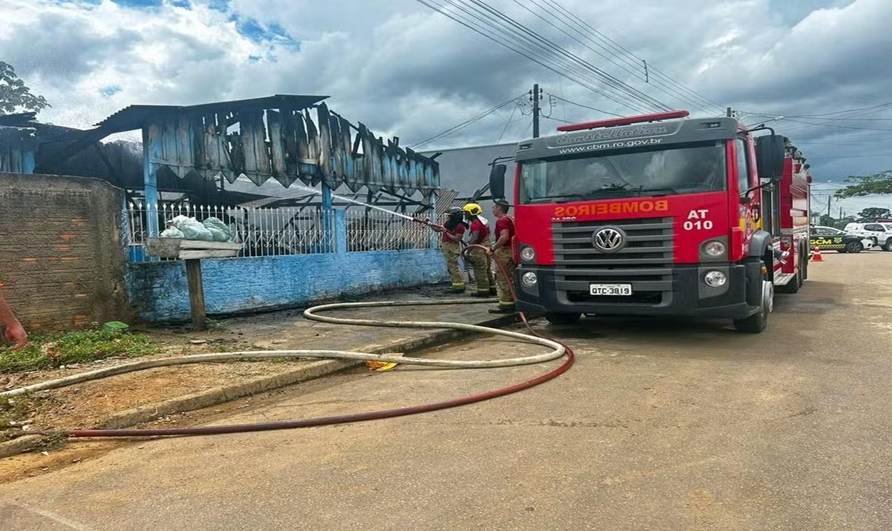 Rondônia: duas crianças morrem carbonizadas durante incêndio em residência em Ariquemes, RO