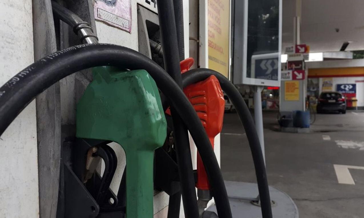 Preço da gasolina cai pela quarta semana nos postos do país