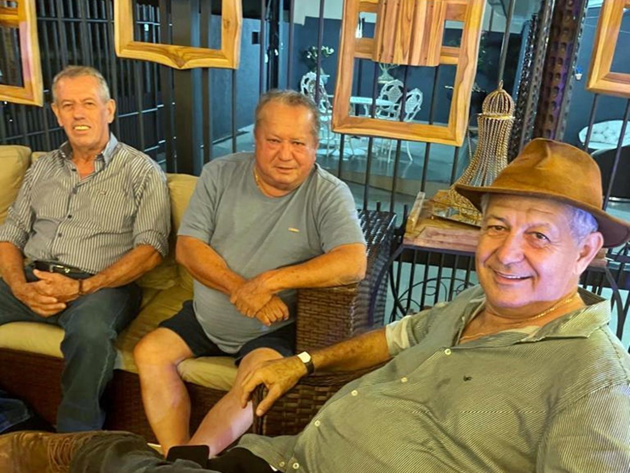 ESPIGÃO DO OESTE – Carlos Magno visita amigos e fortalece laços no interior