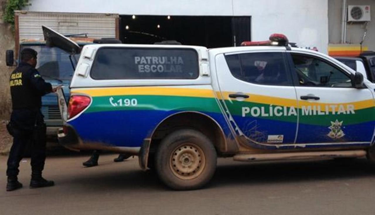 PIMENTA BUENO - Marido desconfia que o enteado teria mantido “relações” com a mãe e o mata com tiro na cabeça; vizinha também foi baleada