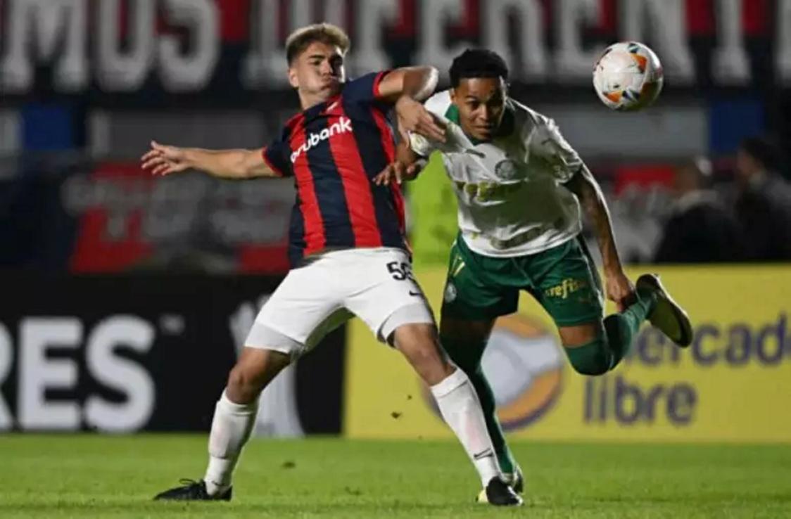 Palmeiras sai atrás, mas busca empate com o San Lorenzo em estreia na Libertadores