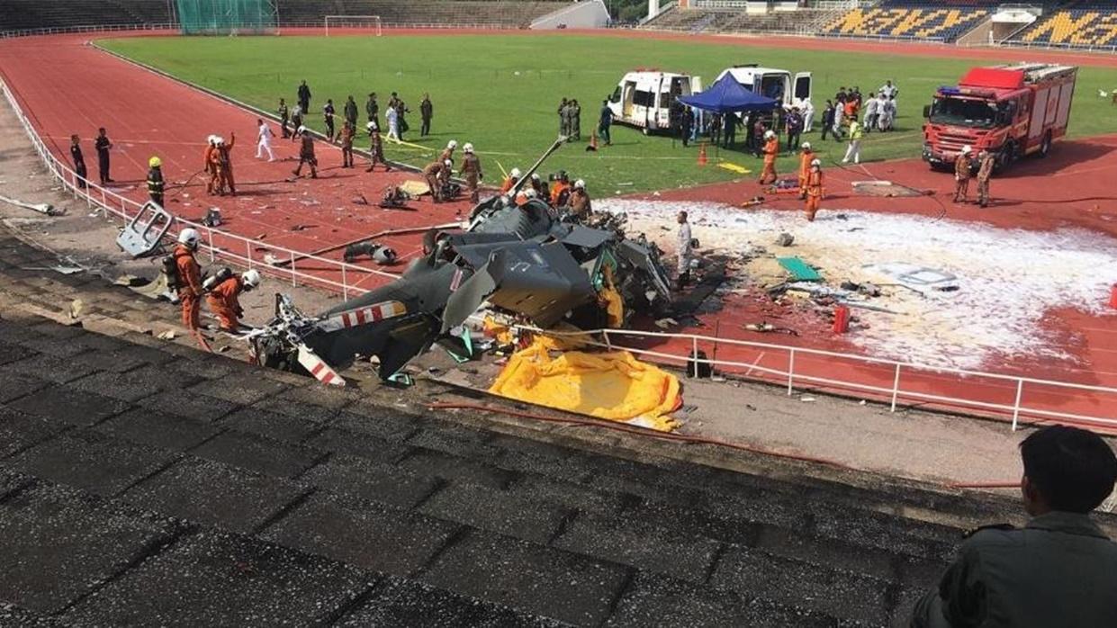 Vídeo: helicópteros da Marinha da Malásia colidem no ar e matam 10 tripulantes