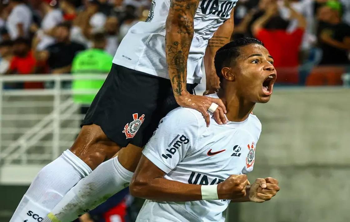 Com zagueiro-artilheiro, Corinthians vence o América-RN de virada na Copa do Brasil